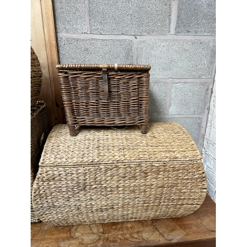 21 - Seven various wicker baskets