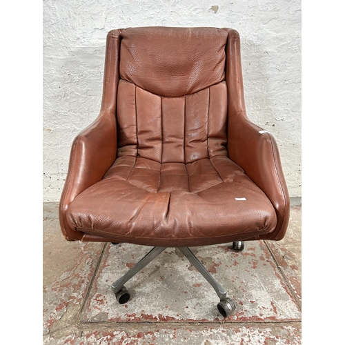 66 - A 1960s Norwegian Ring Mekanikk brown leather swivel desk chair