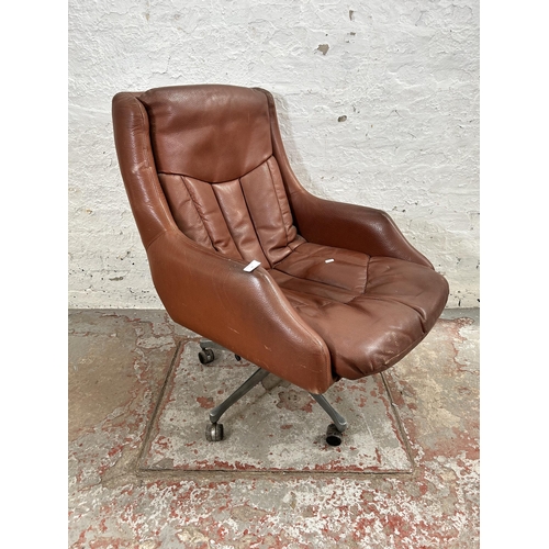 66 - A 1960s Norwegian Ring Mekanikk brown leather swivel desk chair