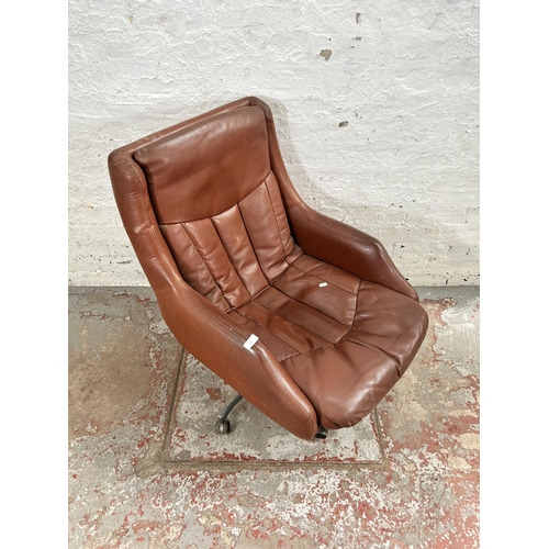 66 - A 1960s Norwegian Ring Mekanikk brown leather swivel desk chair