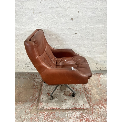 66 - A 1960s Norwegian Ring Mekanikk brown leather swivel desk chair