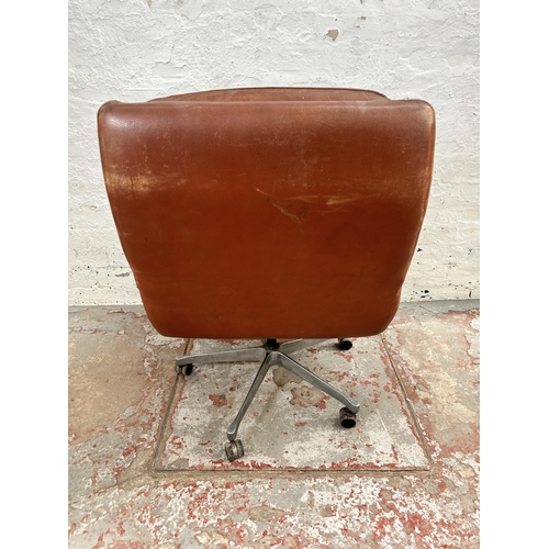 66 - A 1960s Norwegian Ring Mekanikk brown leather swivel desk chair