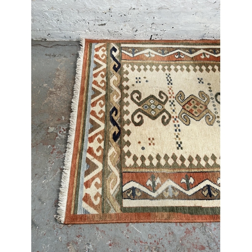 68 - A modern Persian style rug - approx. 188cm x 138cm