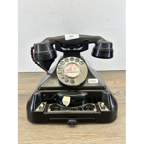 686 - An early 20th century Siemens Brothers & Co. Ltd. London bakelite rotary dial telephone - approx. 20... 