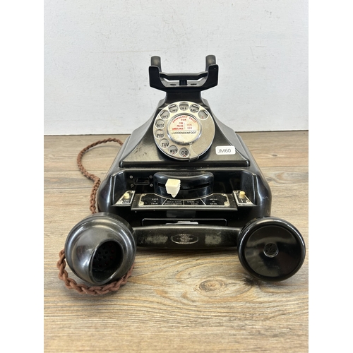 686 - An early 20th century Siemens Brothers & Co. Ltd. London bakelite rotary dial telephone - approx. 20... 