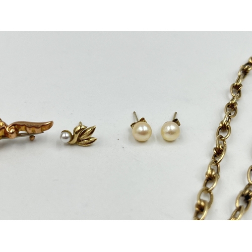 1190 - Five pieces of 9ct gold and yellow metal jewellery to include hallmarked 9ct gold bracelet - approx.... 