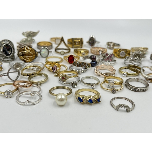 1196 - A collection of fashion rings