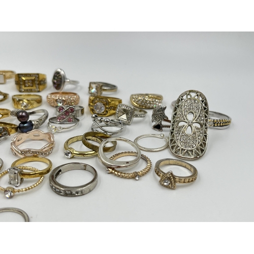 1196 - A collection of fashion rings