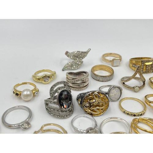 1196 - A collection of fashion rings