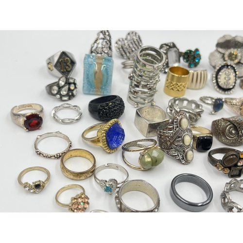 1197 - A collection of fashion rings