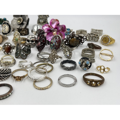 1197 - A collection of fashion rings