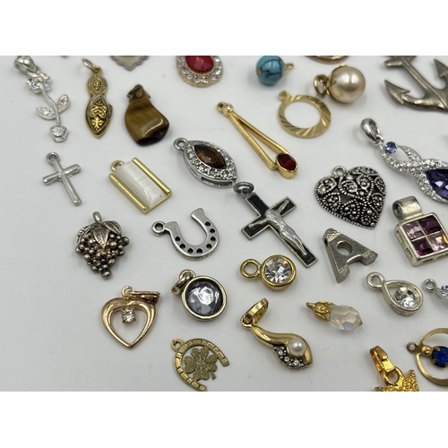 1199 - A collection of pendants