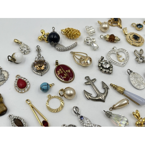 1199 - A collection of pendants