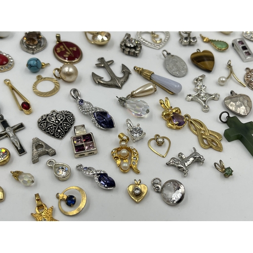 1199 - A collection of pendants