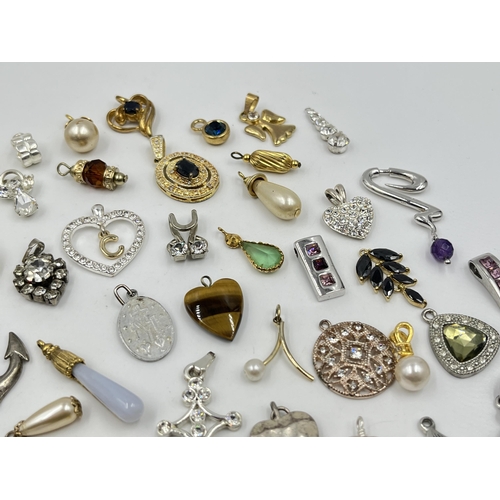 1199 - A collection of pendants