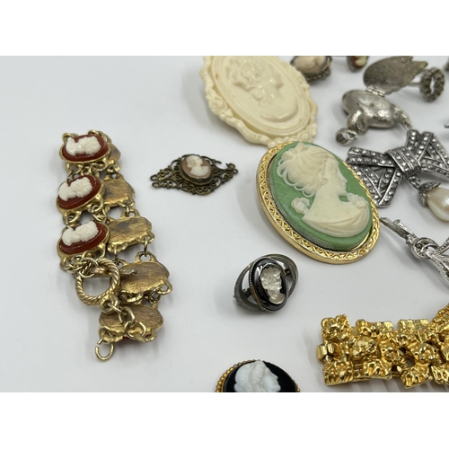 1201 - A collection of vintage costume jewellery to include cameo dress rings, cameo brooches etc.