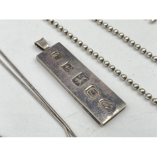 1233G - Five pieces of .925 silver jewellery, three necklaces, one bracelet and one ingot pendant - approx. ... 