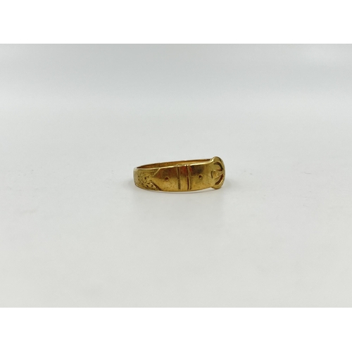 1239 - A hallmarked Birmingham 9ct gold buckle ring, size N½ - approx. gross weight 2.13 grams