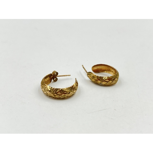 1249 - A pair of 9ct gold texture half hoop earrings - approx. gross weight 1.31 grams