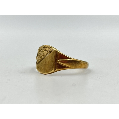 1252 - A hallmarked Birmingham 9ct gold textured signet ring, size X - approx. gross weight 4.87 grams