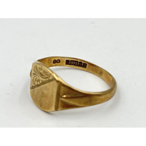 1252 - A hallmarked Birmingham 9ct gold textured signet ring, size X - approx. gross weight 4.87 grams