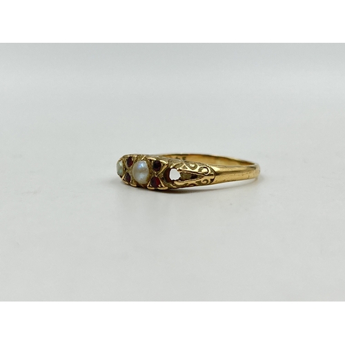 1253 - A 9ct gold garnet and seed pearl ring, size R½ - approx. gross weight 3 grams