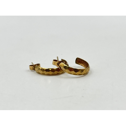 1257 - A pair of 9ct gold textured half hoop earrings - approx. gross weight 0.81 grams