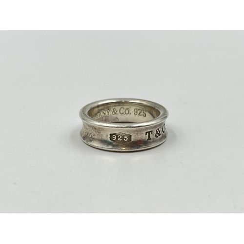 1261 - A Tiffany & Co '1837' .925 silver ring, size O - approx. gross weight 8.26 grams