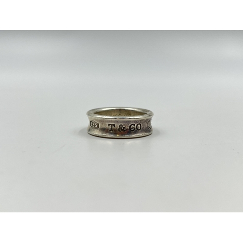 1261 - A Tiffany & Co '1837' .925 silver ring, size O - approx. gross weight 8.26 grams