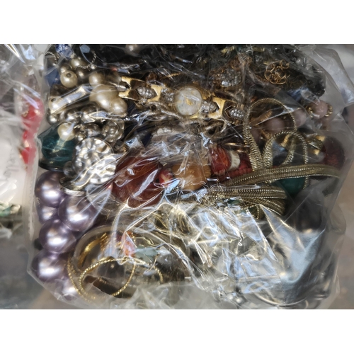 968B - Seventeen bags each containing approximately 1.5kg of costume jewellery