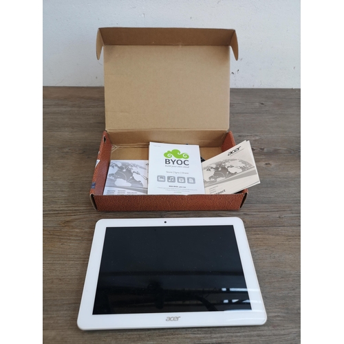 904 - A boxed Acer Iconia Tab 10 tablet