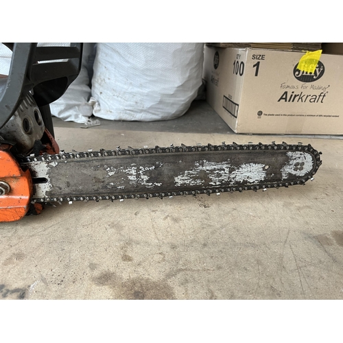 730 - A Husqvarna 435 petrol chainsaw