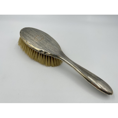 1319 - A hallmarked Birmingham silver hair brush, dated 1921 - approx. gross weight 124 grams