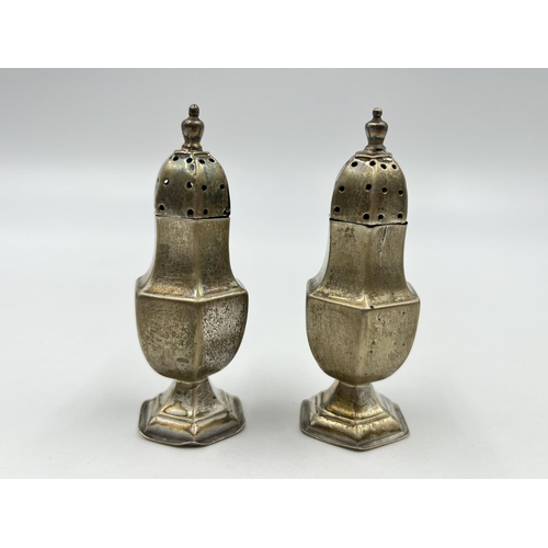 1320 - A pair of Victorian hallmarked Birmingham silver pepper shakers, dated 1897 - approx. gross weight 2... 