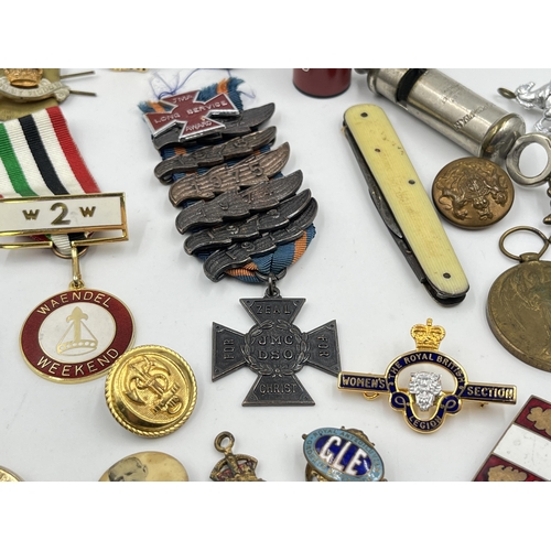 1406 - A collection of vintage items to include 1937 Coronation souvenir pocket knife, WWI Victory medal pr... 