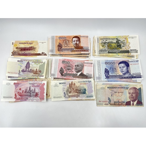 1457 - A collection of modern National Bank of Cambodia 50, 100, 500, 1000, 2000 and 10,000 riels banknotes