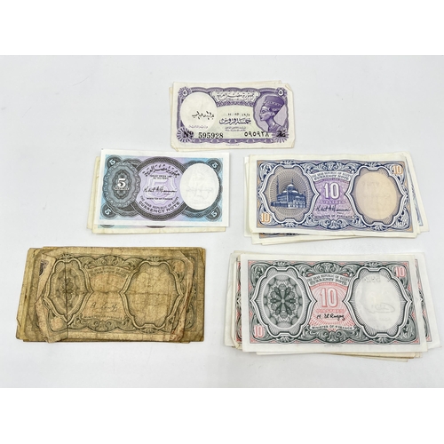 1458 - A collection of Arab Republic of Egypt 10 piastres and 5 piastres banknotes