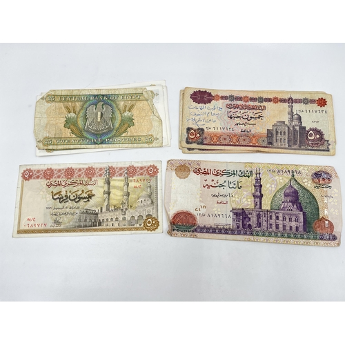 1459 - A collection of Central Bank of Egypt banknotes to include mid 1970s 25 piastres, 1960s/1970s 50 pia... 