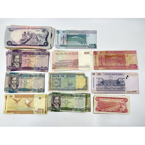 1463 - A collection of Central Bank of Sudan, Bank of South Sudan and Bank of Sudan banknotes