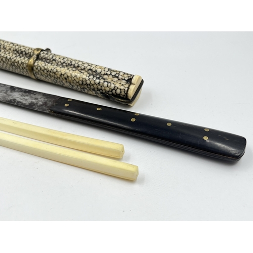 1464A - A 19th century Japanese trousse set