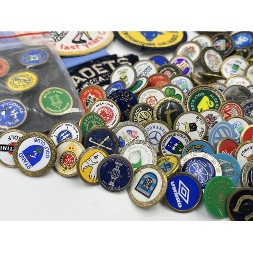 1472 - A collection of vintage Girl Guides cloth patches and golf club buttons