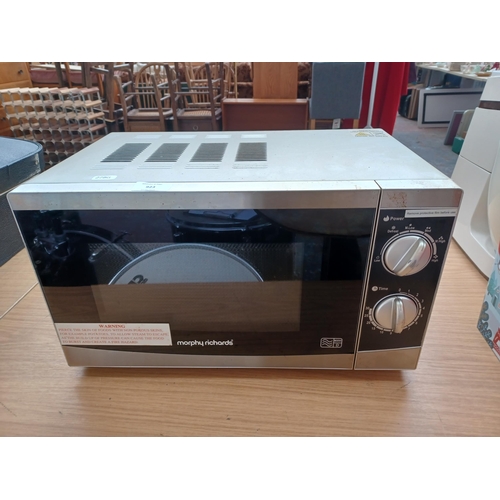 923 - A Morphy Richards 800w microwave oven