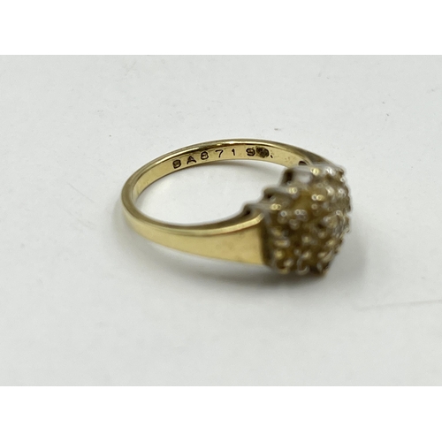 1246 - A 9ct gold diamond cluster ring, size O - approx. gross weight 3.14 grams