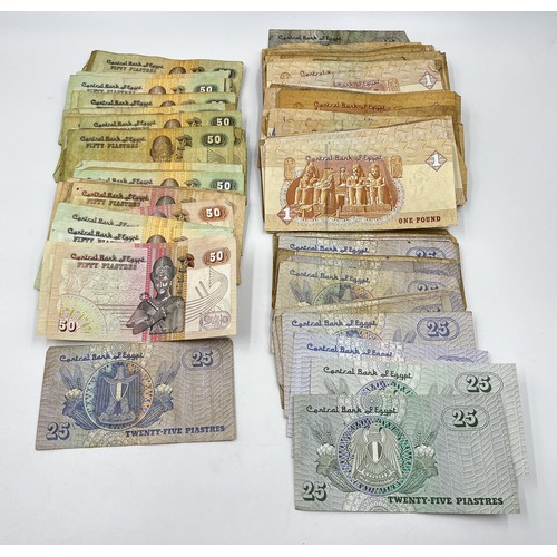 1456 - A large collection of Central Bank of Egypt one pound, 50 piastres and 25 piastres banknotes