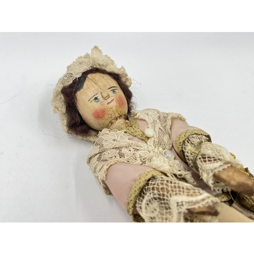 1475 - An antique Queen Anne type hand painted and carved wooden doll with hand decorated silk clothing - a... 