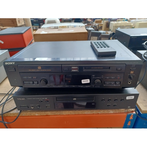 850 - Two items of hi-fi, one Sony MXD-D40 CD/MiniDisc deck and one Teac CD-P650 CD player with remote con... 