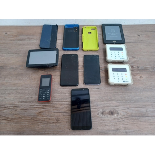 887 - A collection of Tech to include Samsung, Huawei smart phones, TomTom sat nav, Kobo e-reader etc.