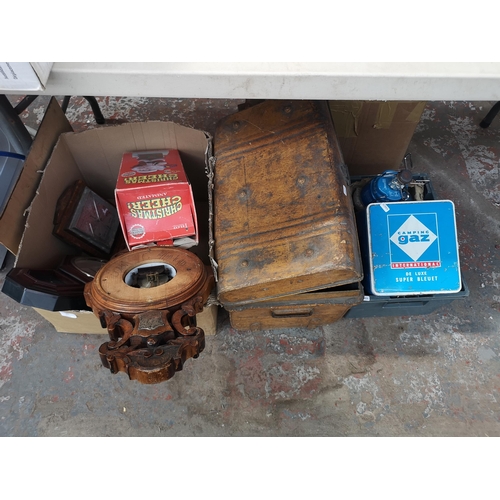 987 - Two boxes and one early 20th century brown metal travel trunk containing Rosewood effect cased quart... 