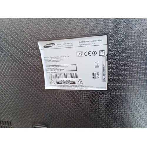 871 - A Samsung UE32J5600AK smart full HD 32