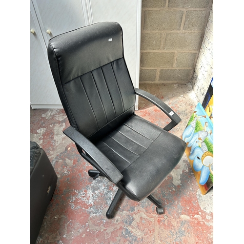 18 - A modern black leatherette and plastic swivel office desk chair